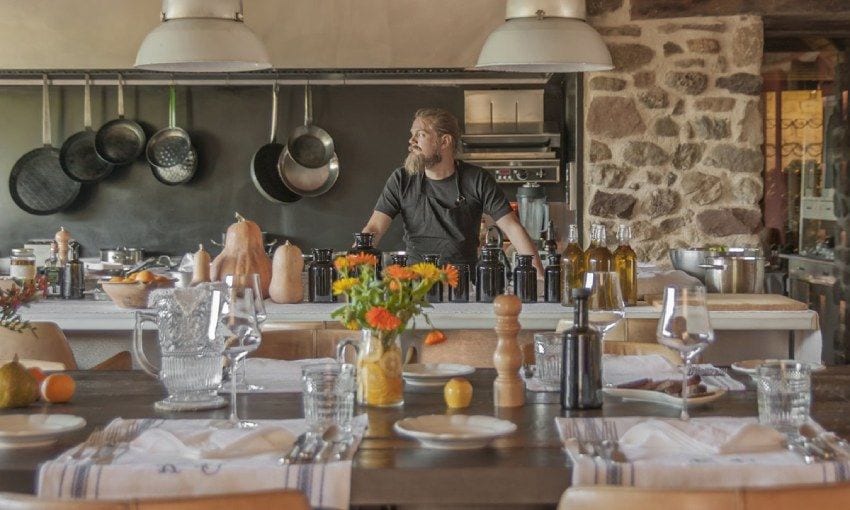 La cocina de abierta de La Donaira, un eco-alojamiento de lujo en la serranía de Ronda, Málaga