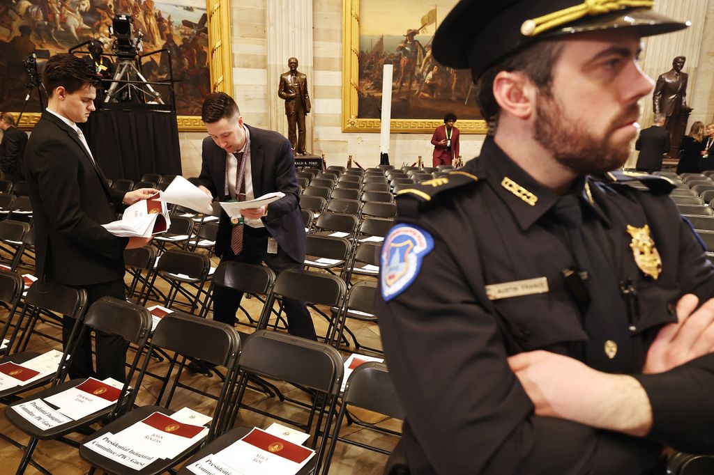 Imágenes de los preparativos previos de esta mañana en el Capitolio
