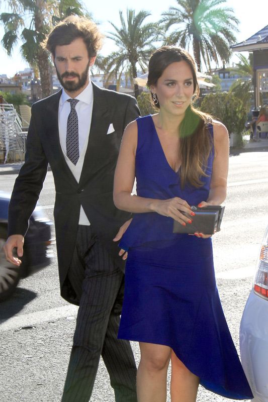 Tamara Falcó y Enrique Solís acudieron juntos al enlace del hermano de él, Miguel Ángel Solís, marqués de Valencina, con Paloma Valenzuela. Una boda que se celebró el pasado junio y que hizo saltar todas las alarmas de un posible noviazgo entre el hijo pequeño de Carmen Tello y la hija de Isabel Preysler y el marqués de Griñón 