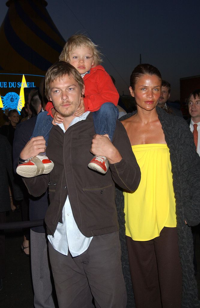 Helena Christensen con su hijo y Norman Reedus, el padre de su hijo