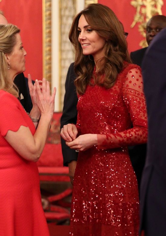 Kate Middleton con vestido brillante