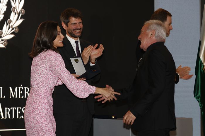 Los Reyes entregan en Cádiz las medallas de oro a las Bellas Artes