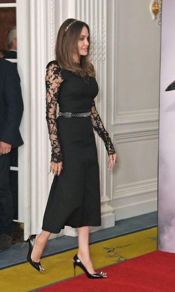 angelina-jolie-vestido-romantico-punk-vv