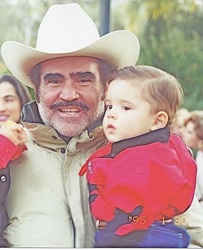 Vicente Fernández y su nieto Alex