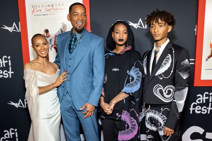 Will Smith con su mujer y sus hijos en un estreno