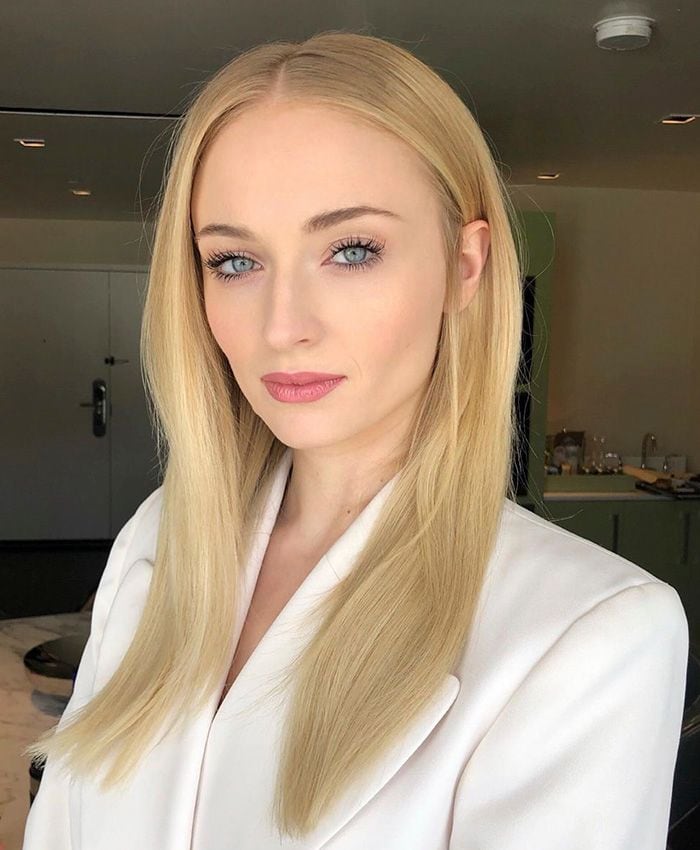 sophie-turner-piel-luminosa