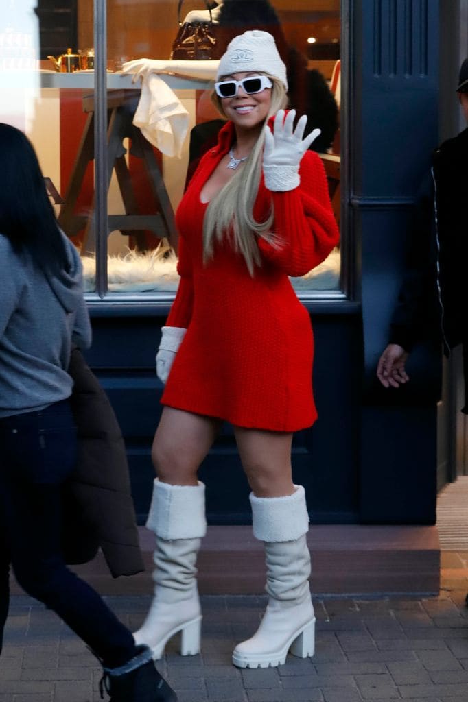 Mariah Carey combina el après-sky con la esencia de la Navidad en un atuendo tejido