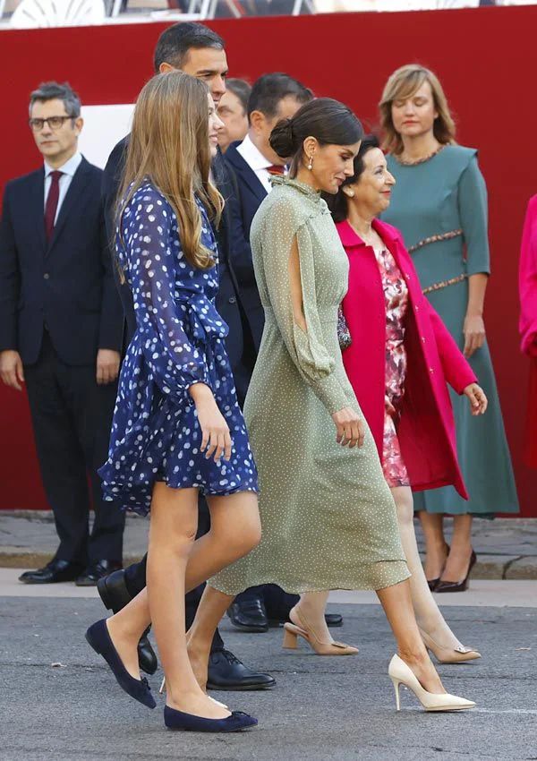 La infanta Sofía y la reina Letizia en el día de la Fiesta Nacional (2022)