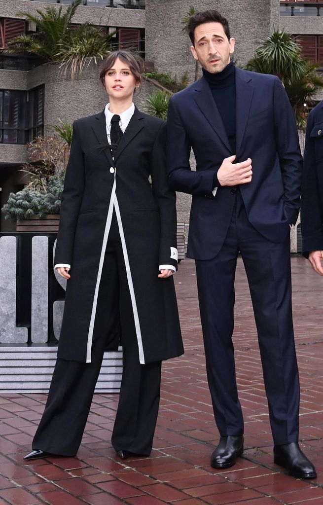 Felicity Jones y Adrien Brody