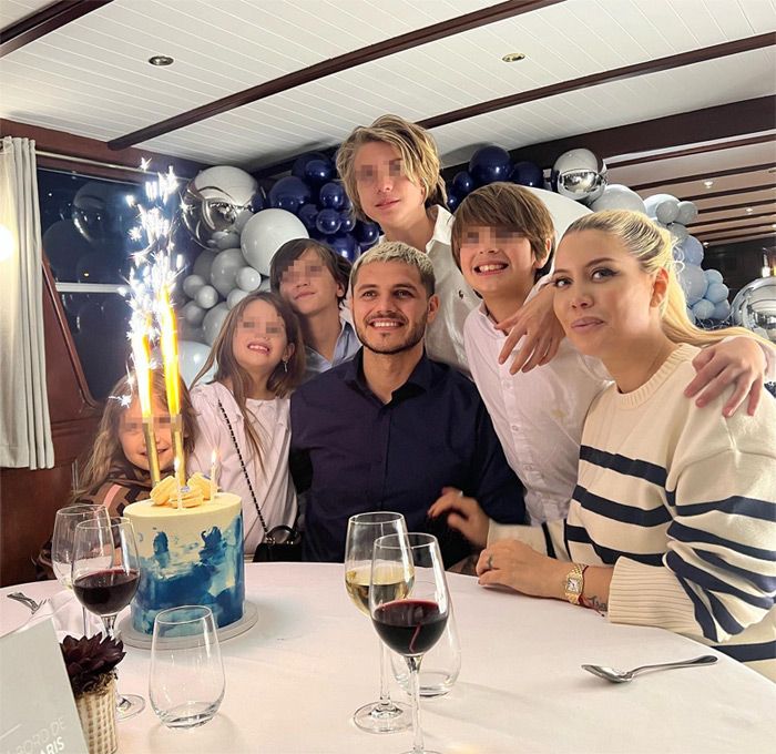 Mauro Icardi y Wanda Nara con sus hijos