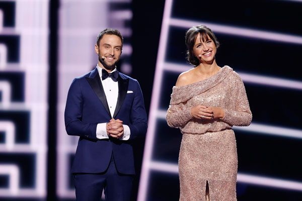 Måns Zelmerlöw y Petra Mede, los presentadores
