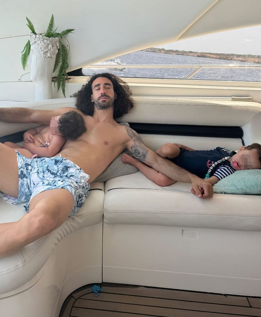 Marc Cucurella y sus hijos de vacaciones en Ibiza el 17 de julio de 2024