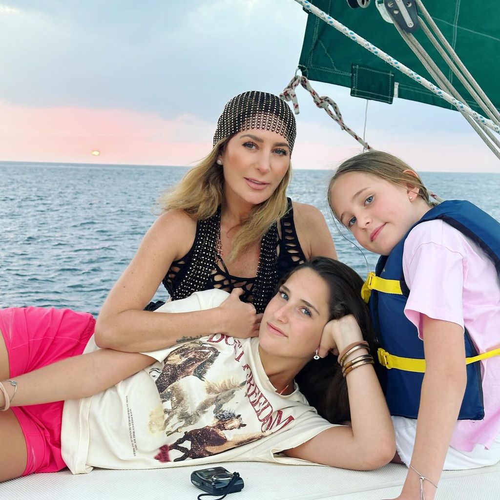 Geraldine Bazán disfruta viajar con sus hijas.