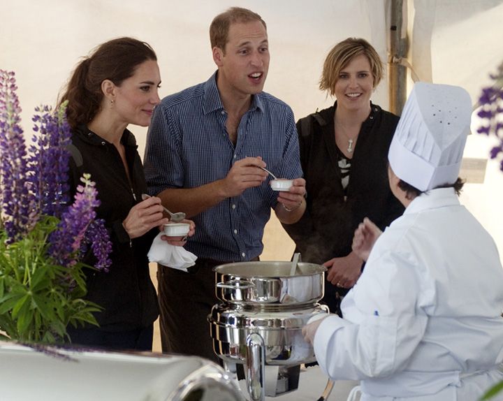 Los duques de Cambridge, durante un encuentro con chefs canadienses, en uno de sus tours por América del Norte.
