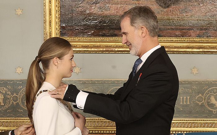 El rey impone el Collar de Carlos III a su hija Leonor