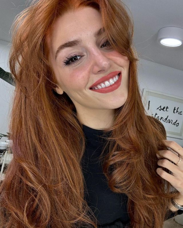 Hande Erçel está espectacular con su nuevo cambio de look