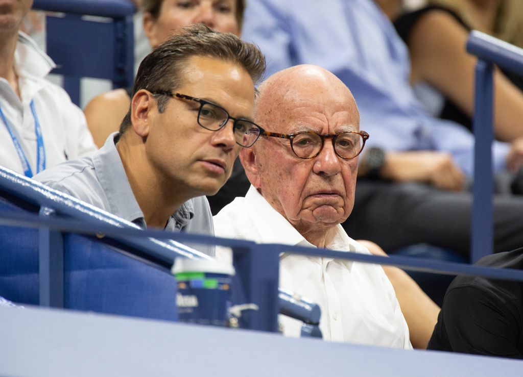 Lachlan Murdoch junto a su hijo Rupert Murdoch 