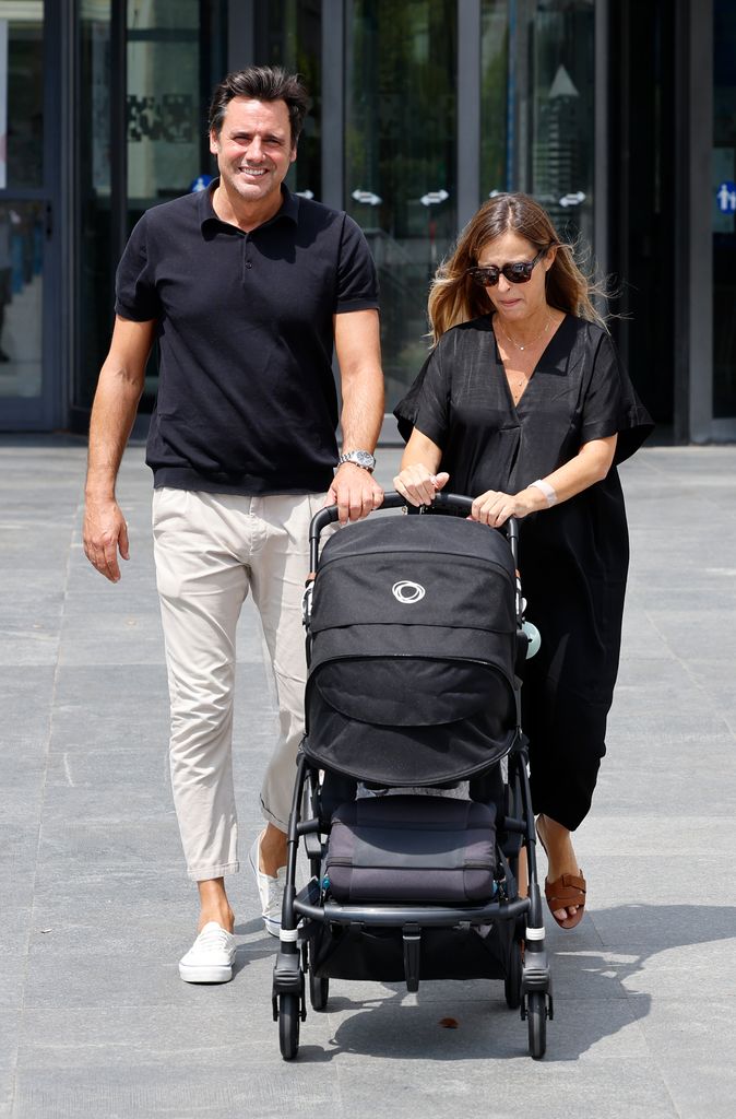 Ion Aramendi y Marí­a Amores con su hija Marieta en Madrid, 2 de agosto de 2022