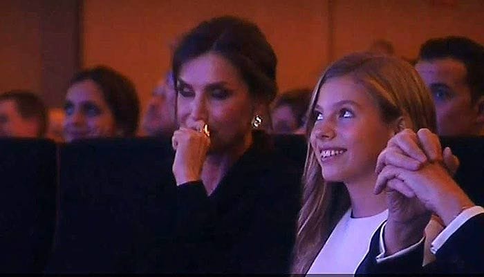 La emoción de la reina Letizia la infanta Sofía ante el primer discurso en catalán de Leonor