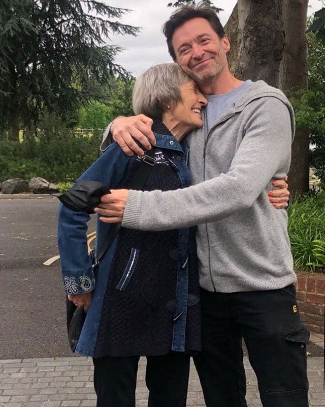 Hugh Jackman con su madre, Grace