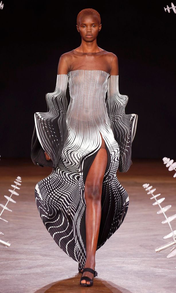 vestido cin tico de iris van herpen