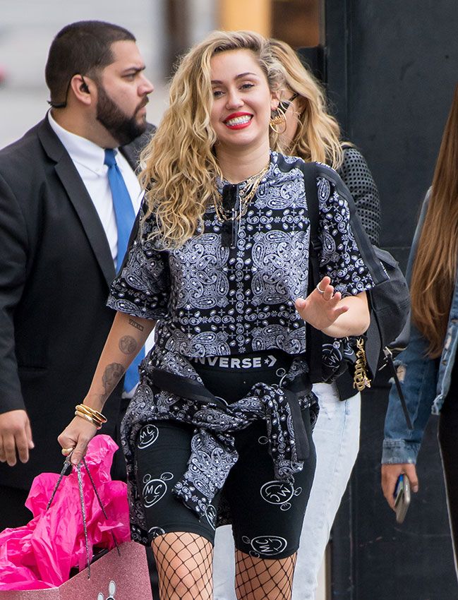 Miley Cyrus durante un paseo por Malibú