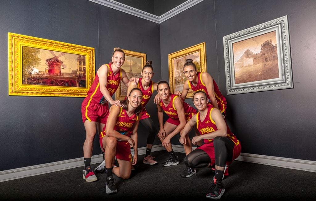 Posado de la Selección española de baloncesto femenino antes de los Juegos Olímpicos de París
