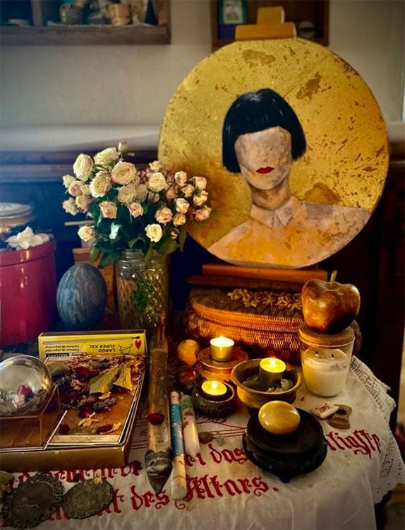 Altar en honor a Bimba Bosé