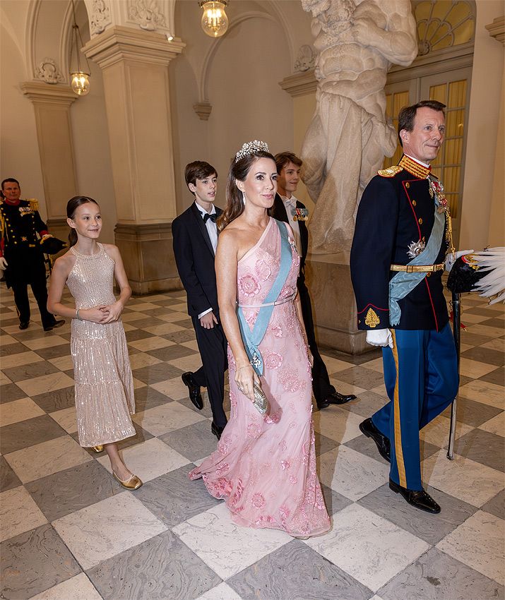 Joaquín de Dinamarca con su esposa y sus hijos en Palacio
