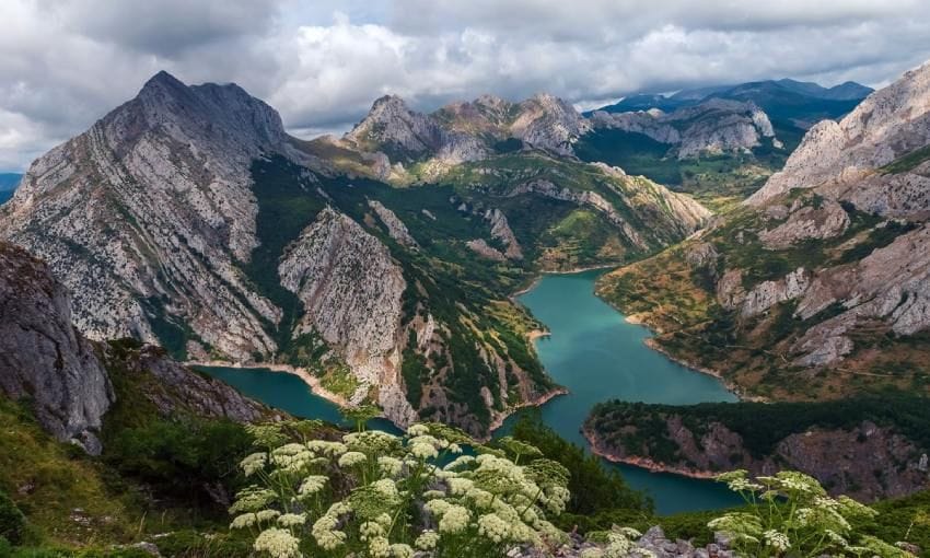 embalse de riano leon