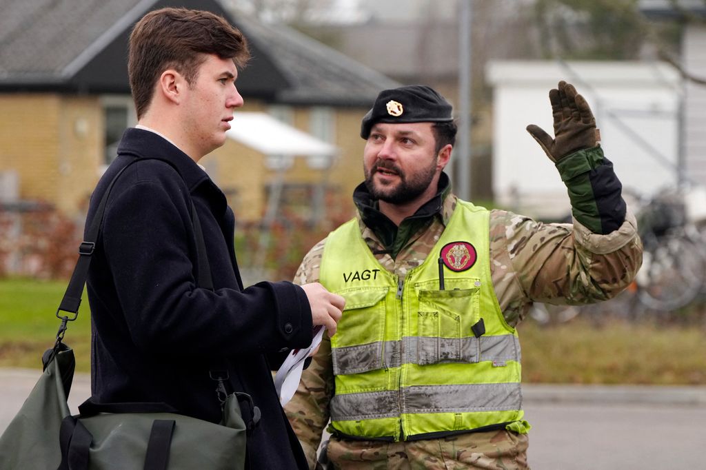 Christian de Dinamarca entra en el servicio militar