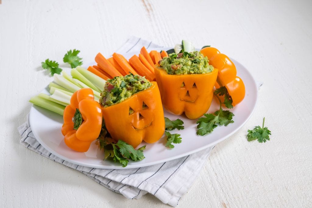 Huerto de calabazas de Halloween con aguacate