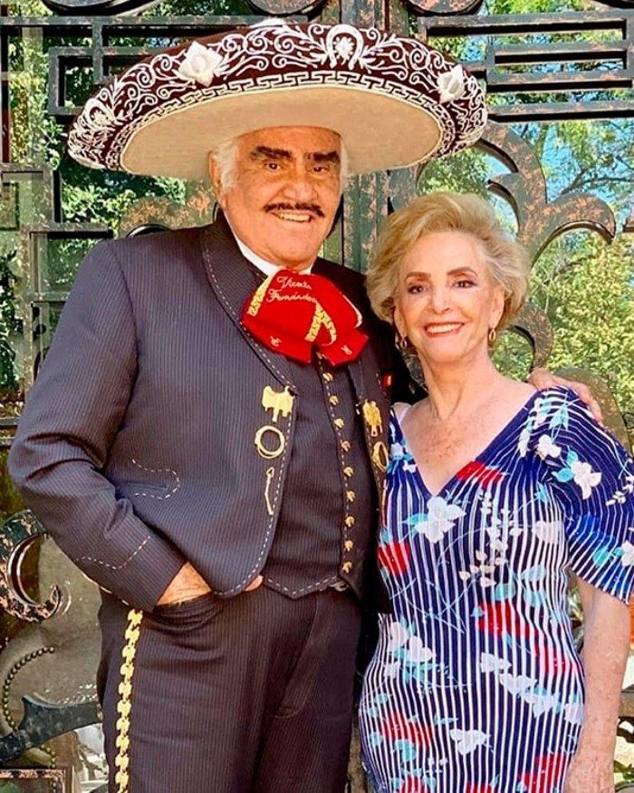 Vicente Fernández y doña Cuquita