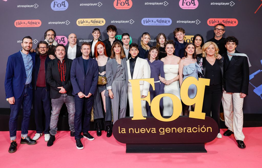 Todo el elenco en la premiere de la serie de televisión Física o Química:La nueva generacion