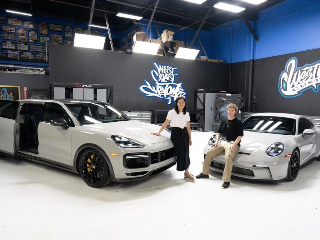 Mark Zuckerberg transforma un Porsche Cayenne en una minivan personalizada para su mujer