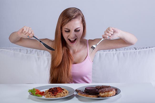 Estas situaciones te hacen comer más de lo necesario