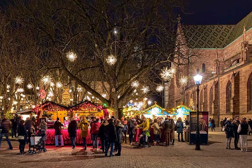  Mercado de Navidad en Munsterplatz, Basiela, Suiza