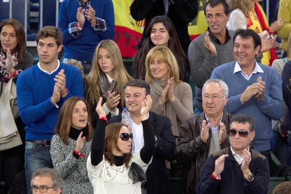 Es habitual ver a Maribel en las gradas en los distintos partidos que juega Rafa alrededor del mundo, sentada junto a su madre y la novia de Rafa, María Francisca (imagen de 2011)
