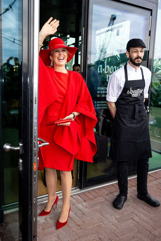 Máxima de Países Bajos sombrero look