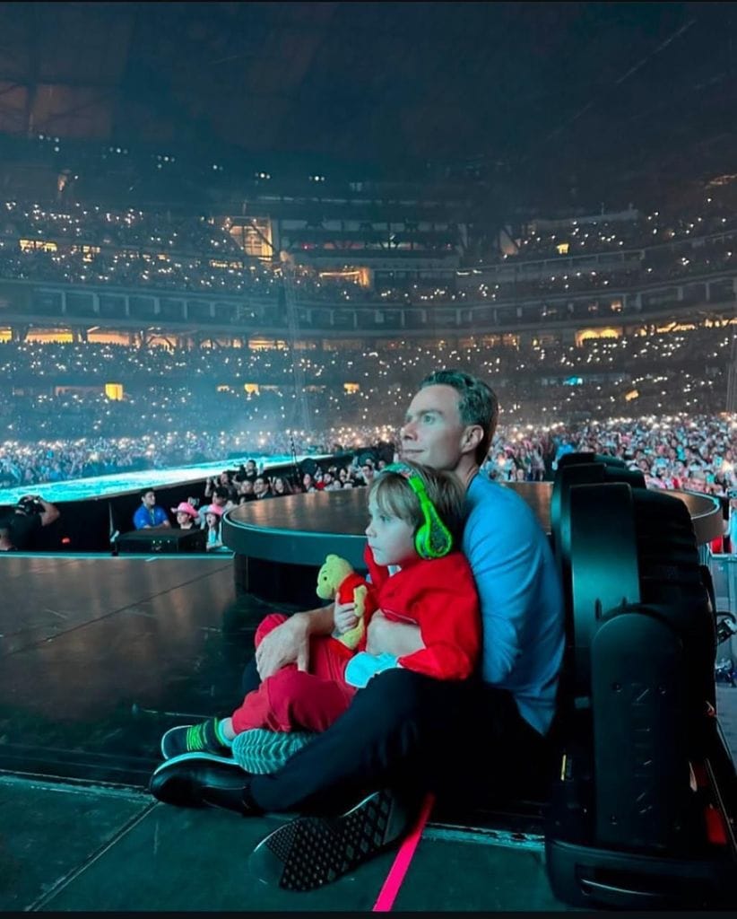 El político compartió fotos inéditas de Manu en el 'Soy Rebelde Tour'.