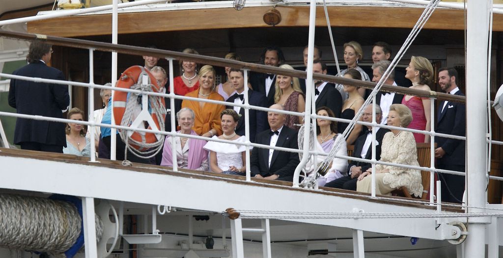 Miembros de la realeza en el barco real de Noruega