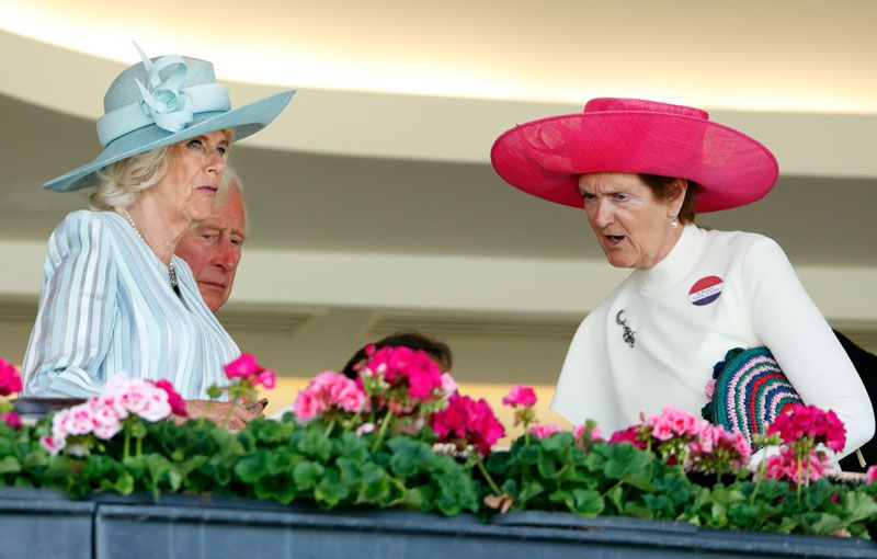 Reina Camilla y la baronesa Chisholm