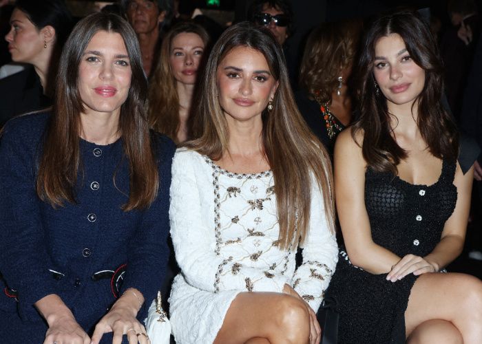 Penélope Cruz y Carlota Casiraghi en un desfile de Chanel