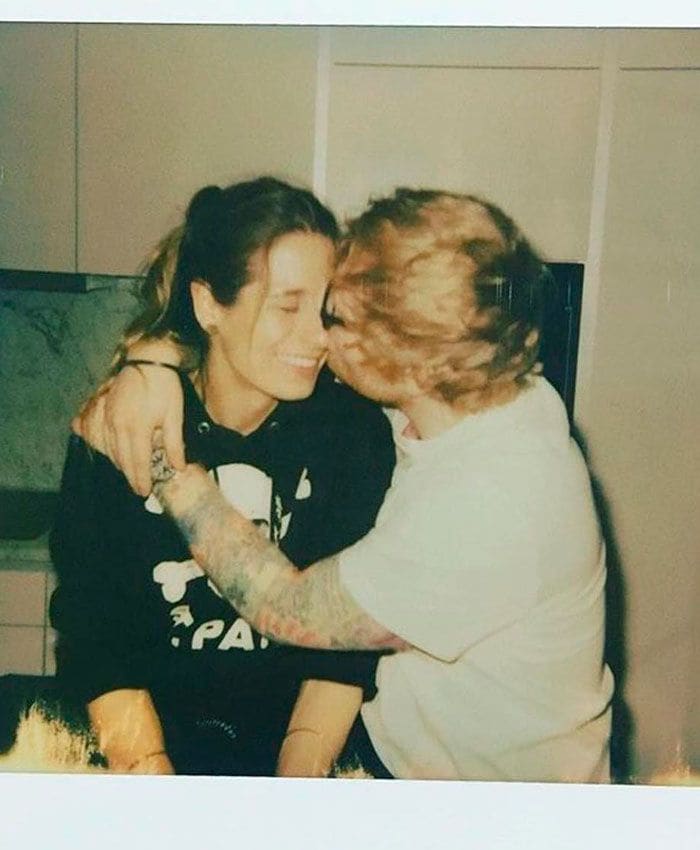 Ed Sheeran besa a su mujer en IG