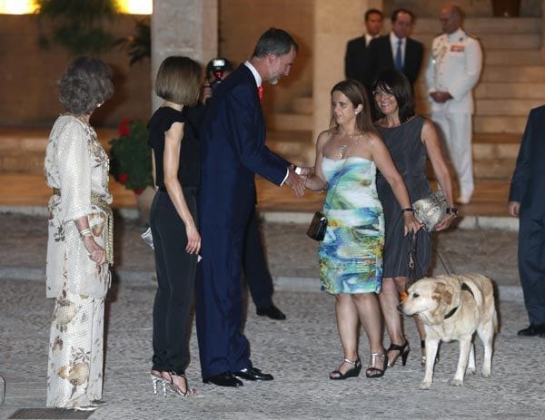 Empresarios, sindicalistas, políticos, jóvenes deportistas, ONG, colectivos sociales e invitados del mundo académico, científico, de la comunicación y cultural fueron recibidos uno a uno por los Reyes
