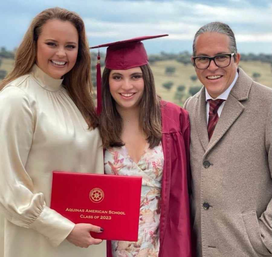 Shaila Dúrcal en la graduación de la hija de su marido