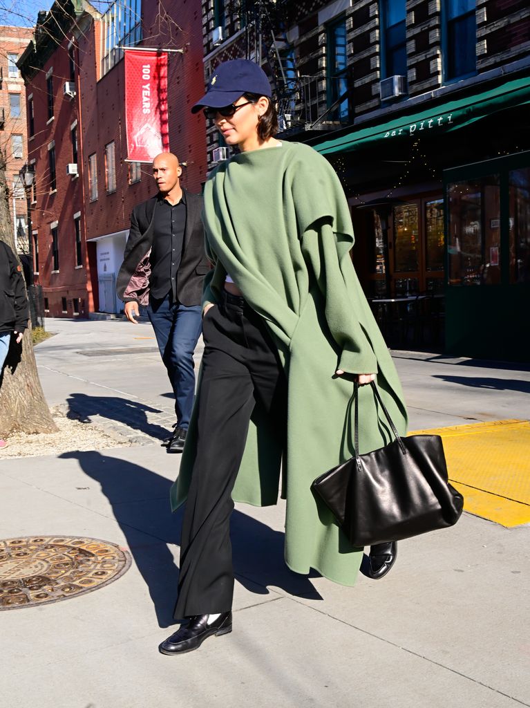 Kendall Jenner es vista saliendo del desfile en solitario