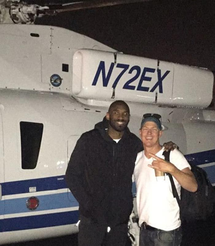 Matt Mauser junto a Kobe Bryant