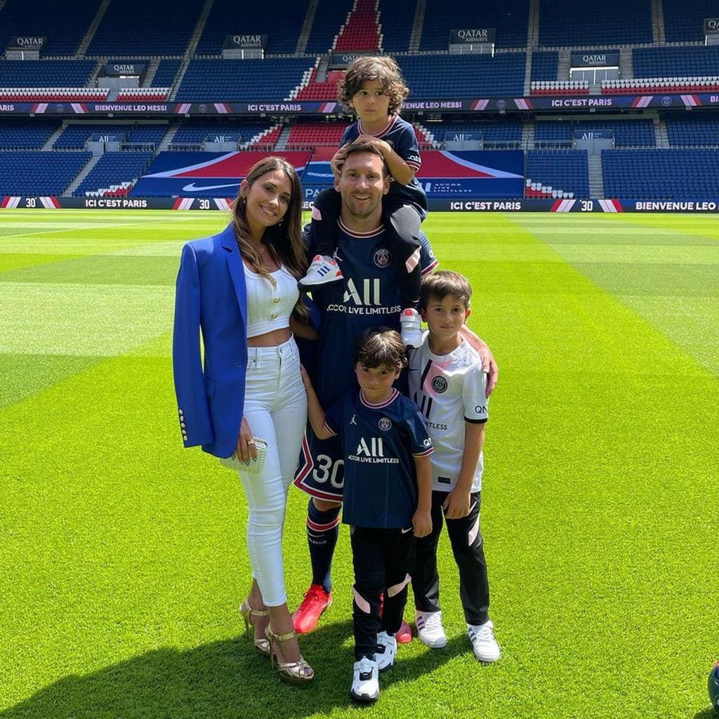 leo messi and antonela roccuzzo prepare for their new life in paris