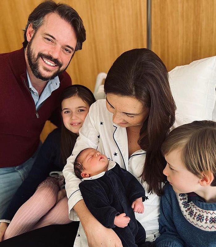 La original presentación del tercer hijo de Félix y Claire de Luxemburgo desde la habitación del hospital